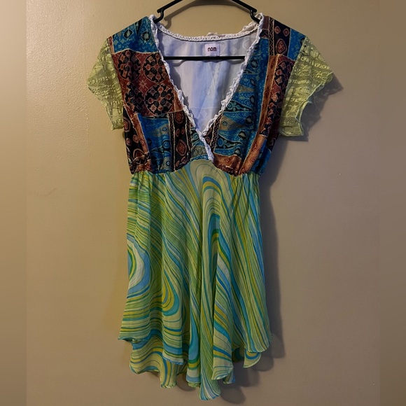 Nom Colorful Tee - Picture 3 of 9